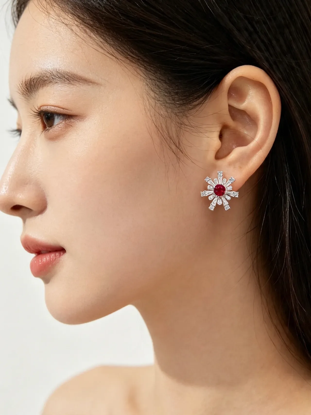 Snowflake-Style Red Gemstone and Diamond Brooch 9