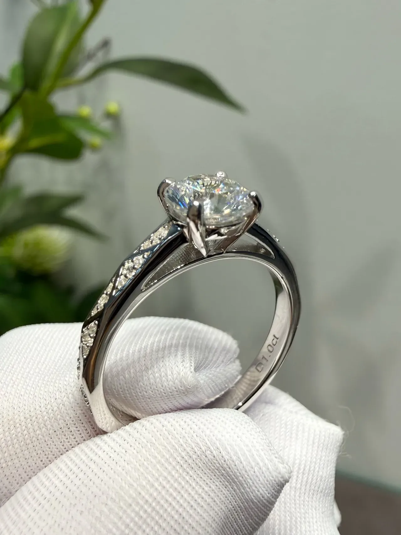 Solitaire Four-Prong Setting Split Shank Pavé Ring 7