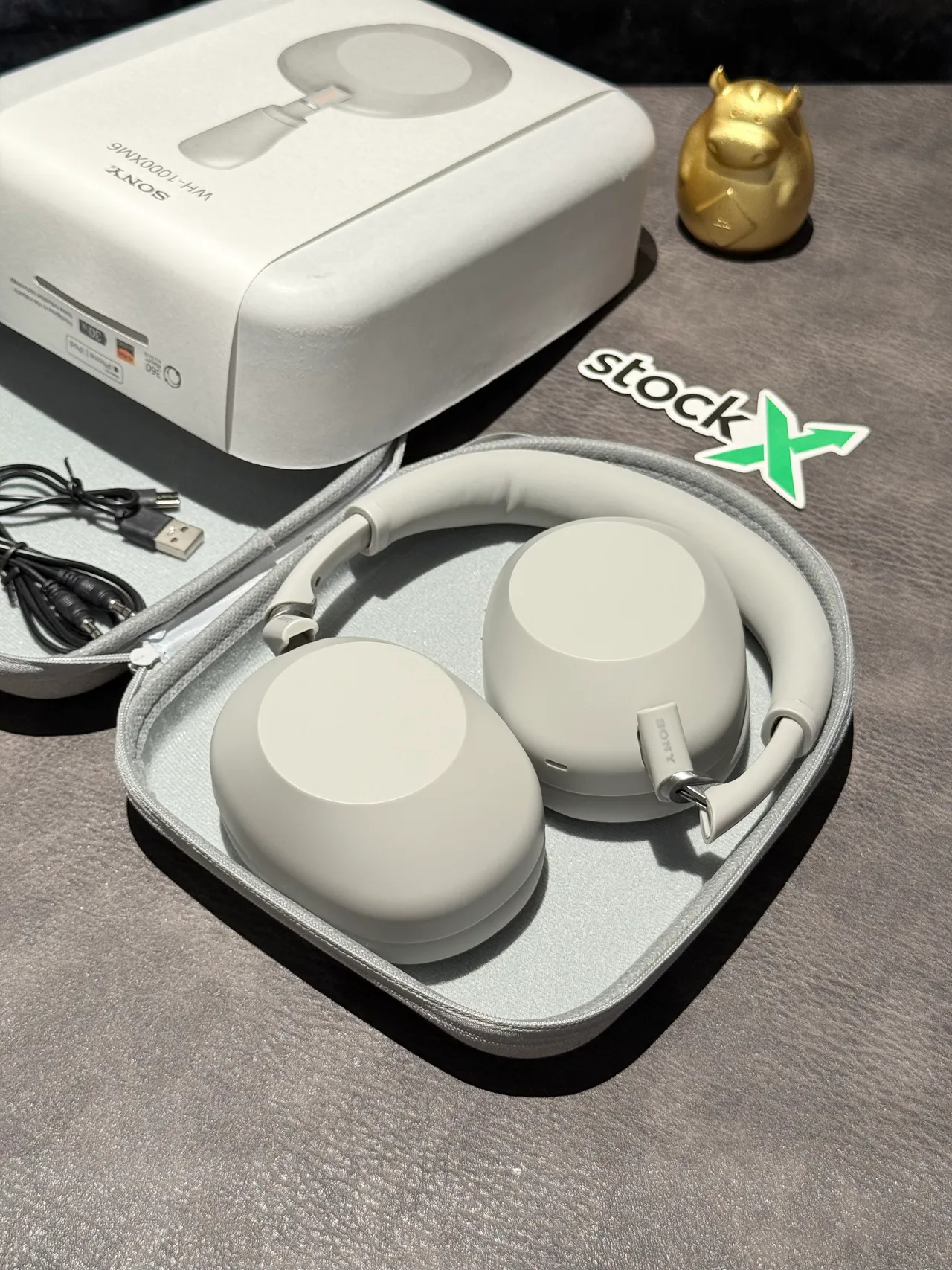 Sony WH-1000XM6 Light Gray Over-Ear Headphones 5