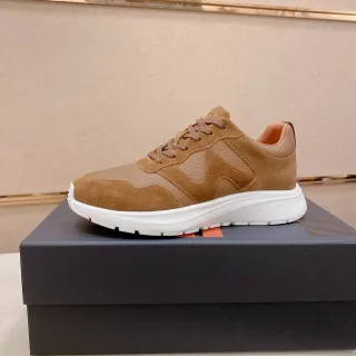 Tênis lifestyle de couro de camurça tan e couro pebble