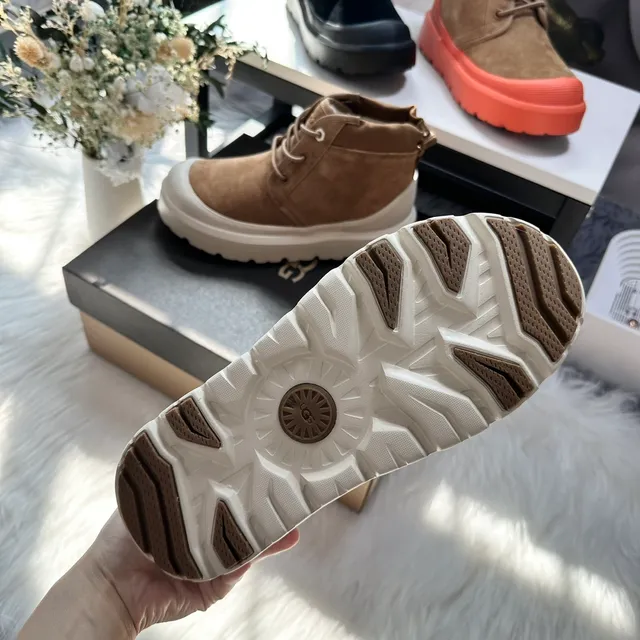 Botas de tobillo de ante color tan con cordones y plataforma chunky 11