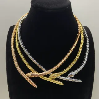 Collier chaîne de serpent à trois brins métallique