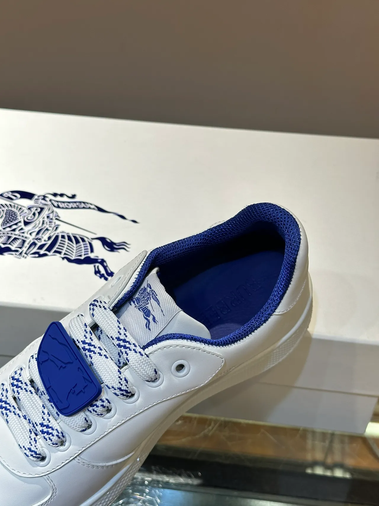 White and Blue Contrast Low-Top Lifestyle Sneakers 3