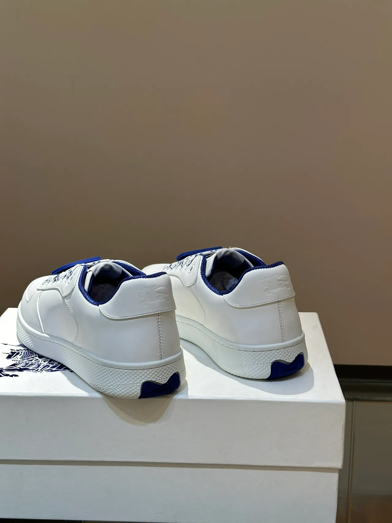 White and Blue Contrast Low-Top Lifestyle Sneakers 4