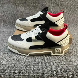 zapatilla lifestyle con tacón spiked, suela chunky, blanco negro rojo