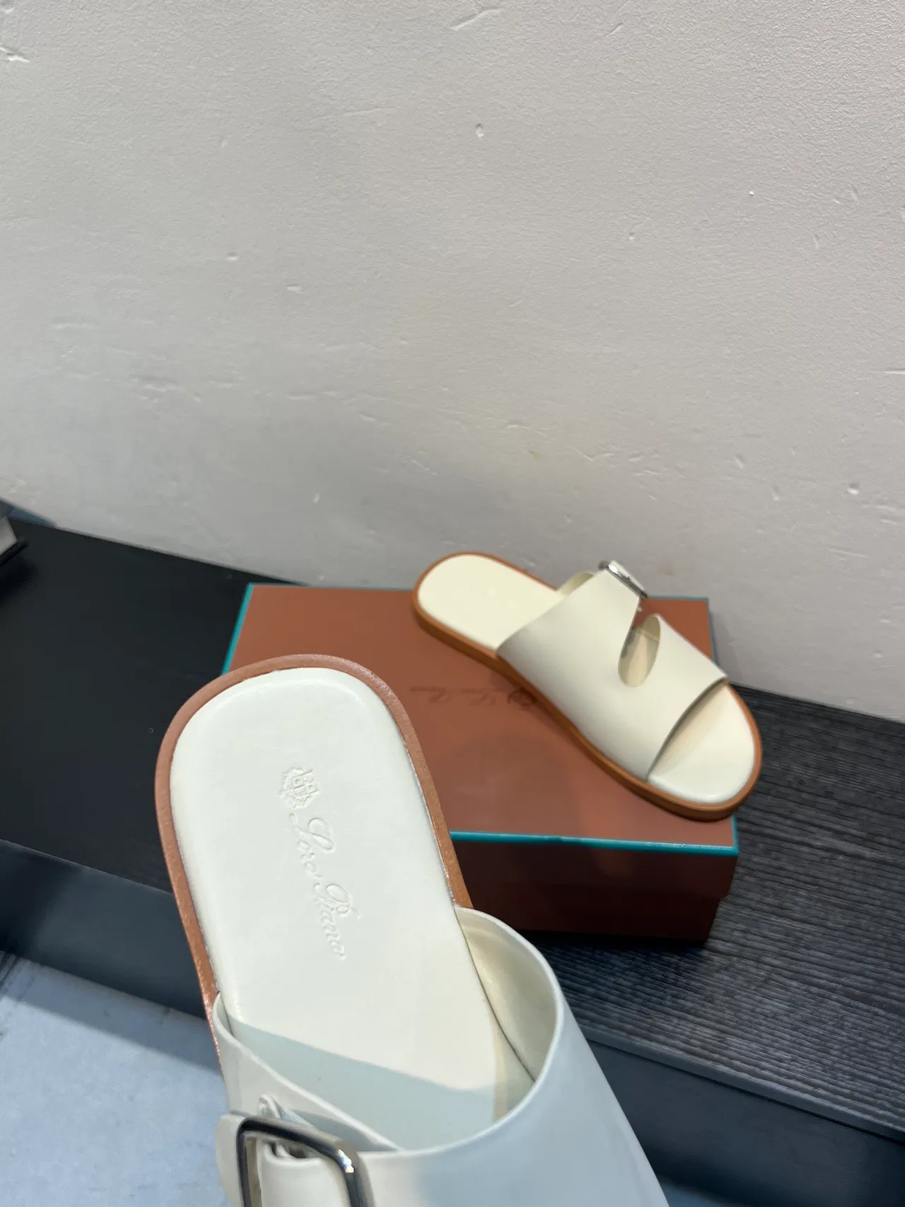 White Buckle-Strap Flat Casual Sandals 7