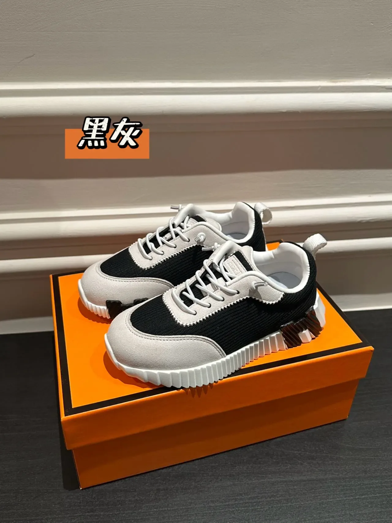 White Gray Layered Synthetic Overlays Sculpted Wavy Midsole Lifestyle Sneakers 6