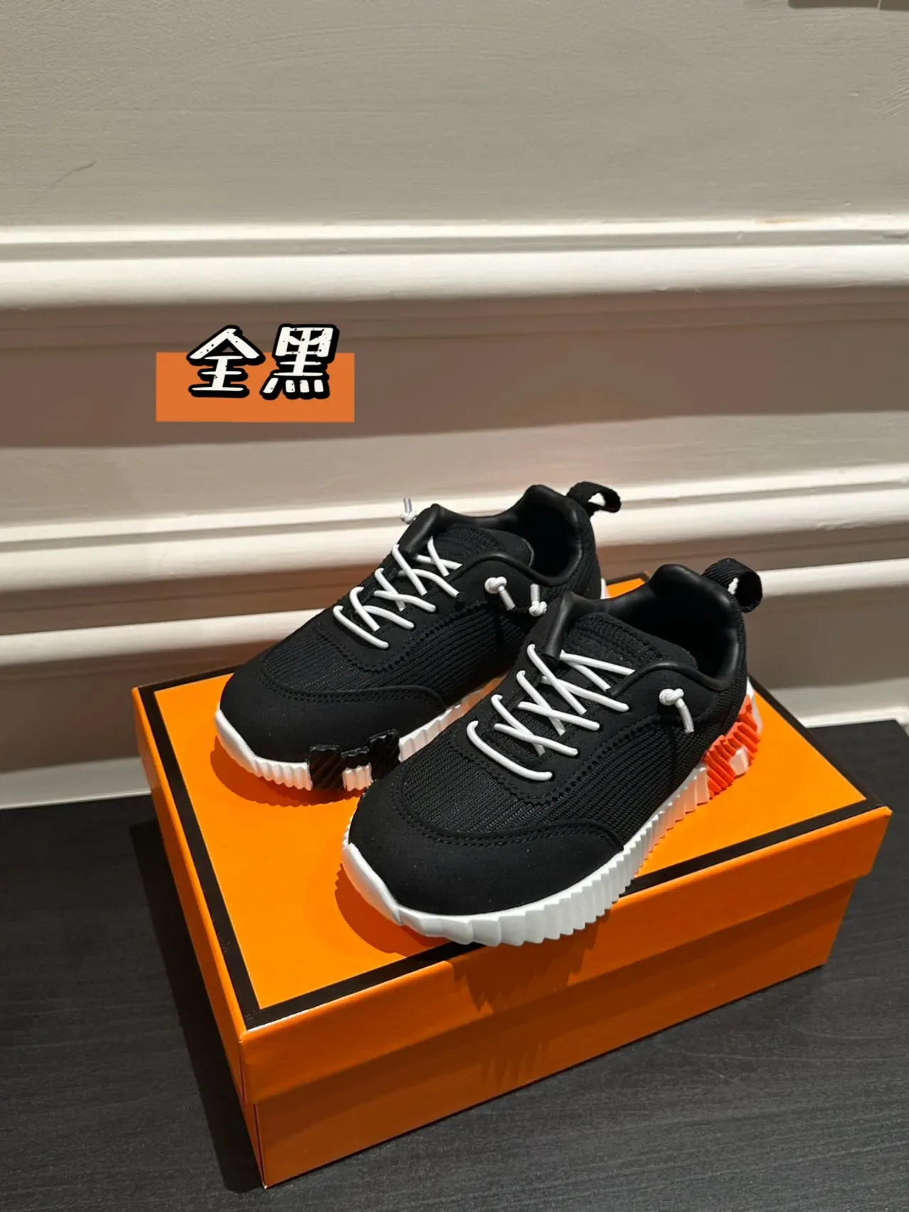 White Gray Layered Synthetic Overlays Sculpted Wavy Midsole Lifestyle Sneakers 8
