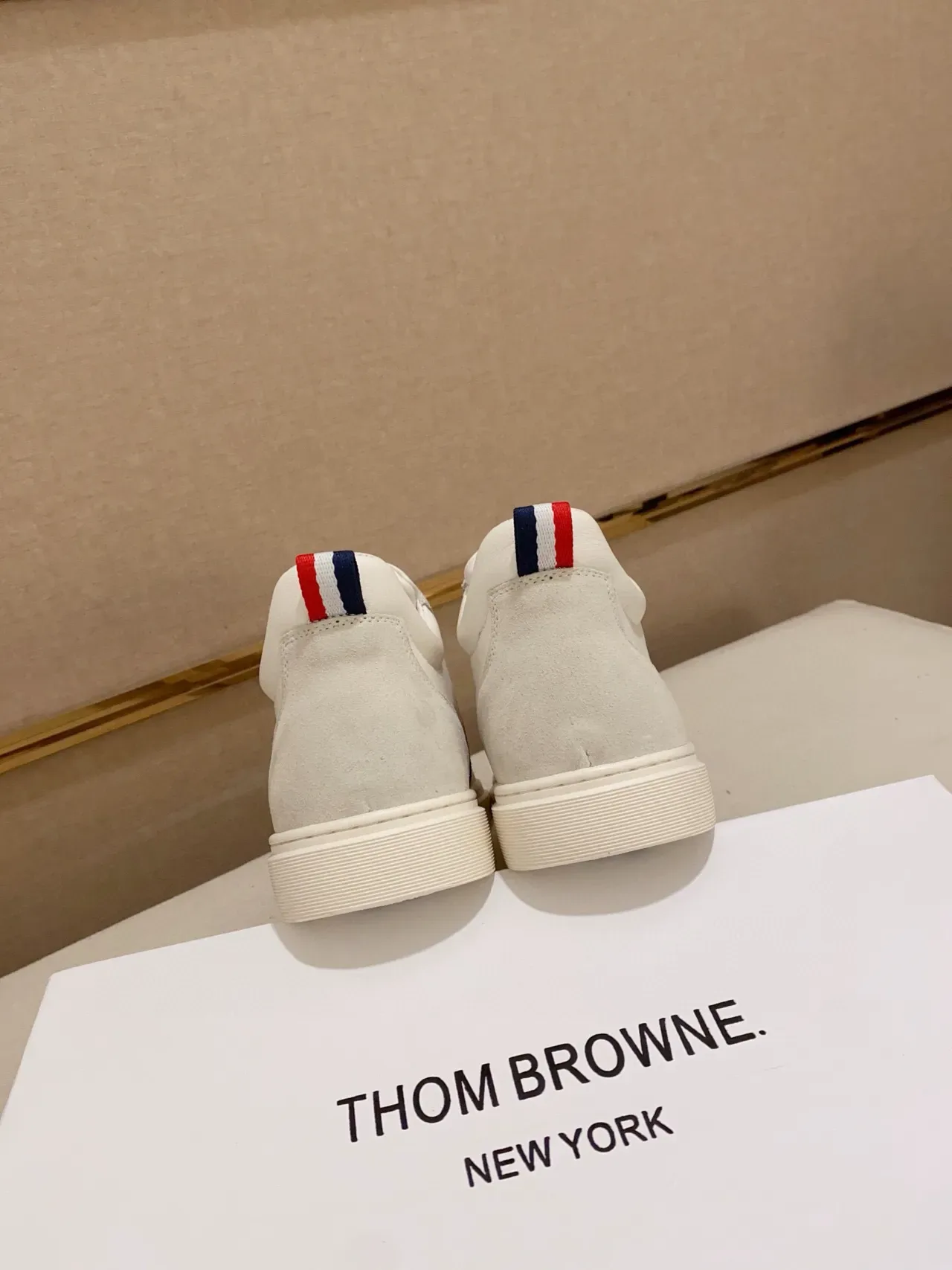 White Multicolor Low-Top Suede-and-Leather Panelled Sneakers 8