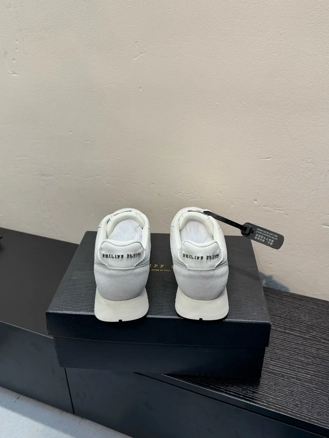 White Silver Mixed-Material Upper Hexagonal Metal Logo Sneakers 6