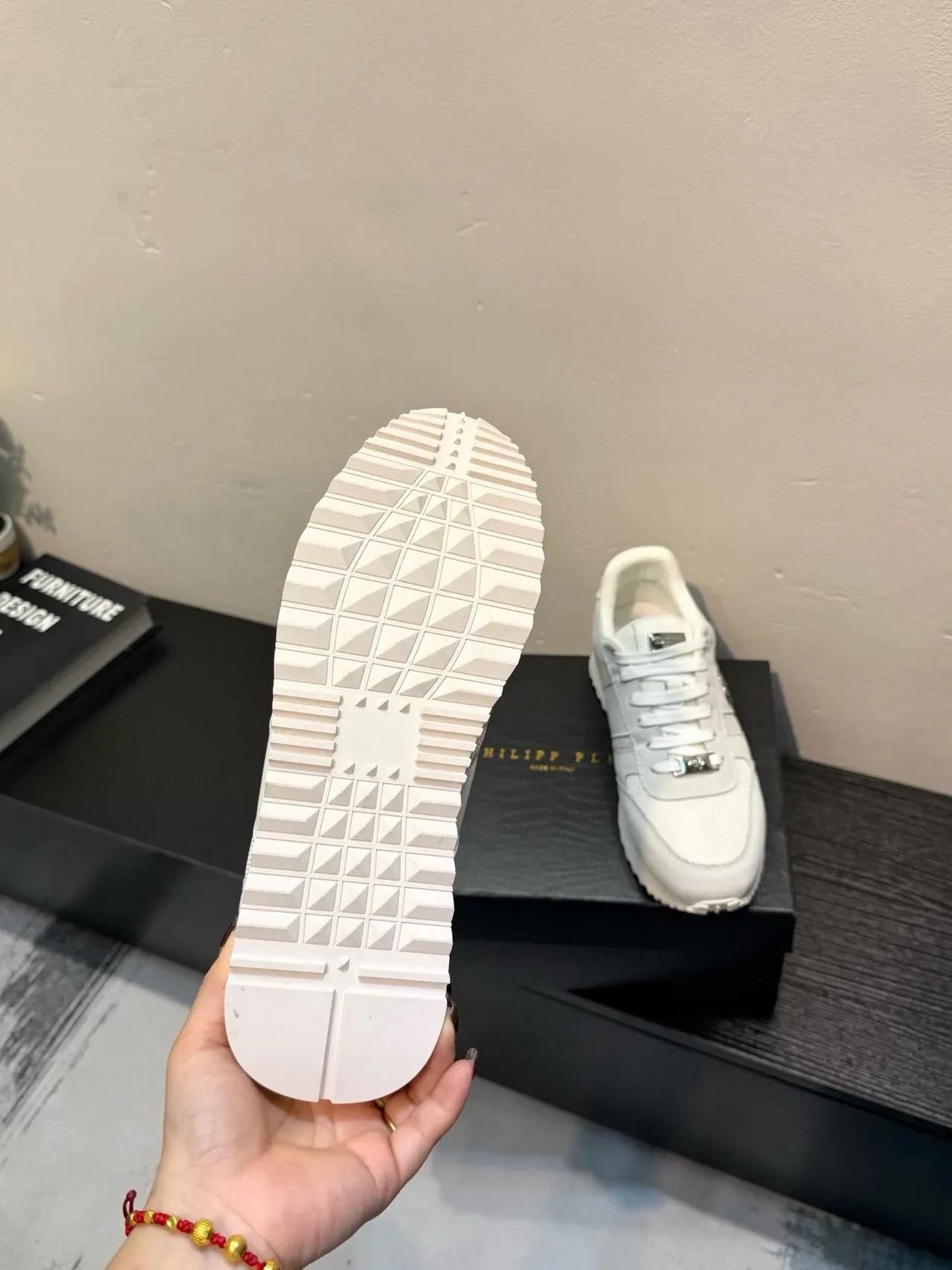 White Silver Mixed-Material Upper Hexagonal Metal Logo Sneakers 9