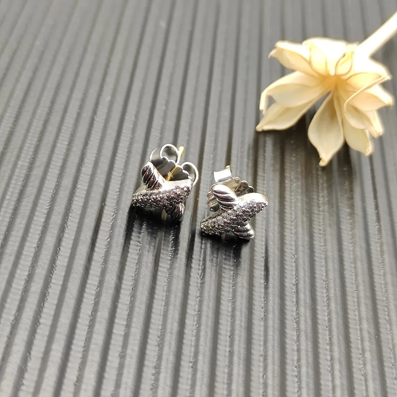 X-Shaped Pavé-Set Ribbed Band Stud Earrings 7