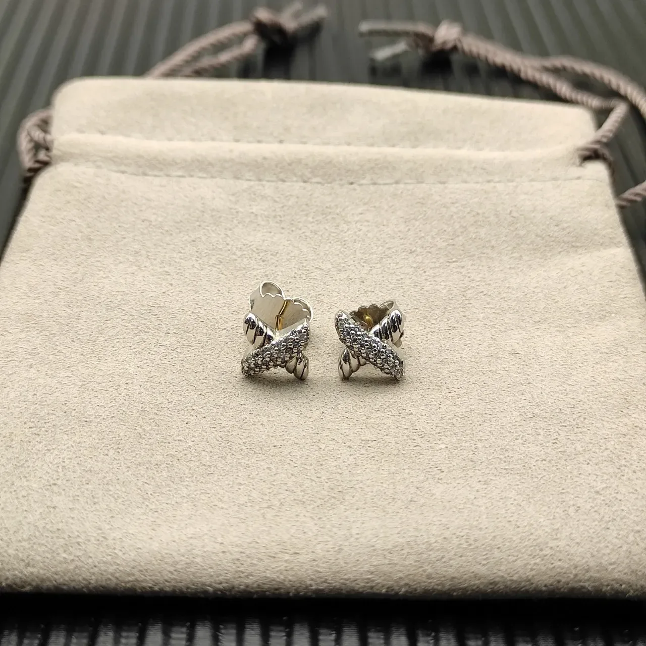 X-Shaped Pavé-Set Ribbed Band Stud Earrings 8