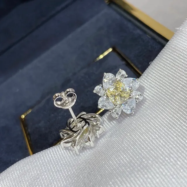 Yellow Gold Flower-Shaped Cluster Central Gem Earrings 4