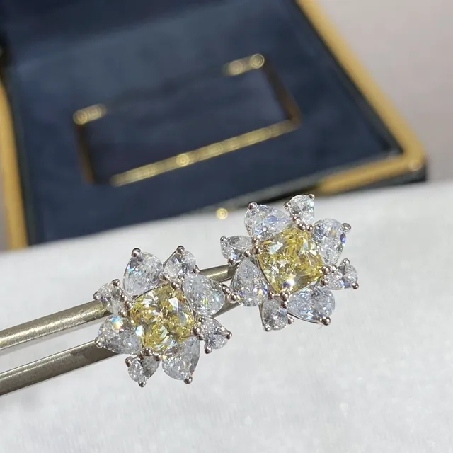 Yellow Gold Flower-Shaped Cluster Central Gem Earrings 6