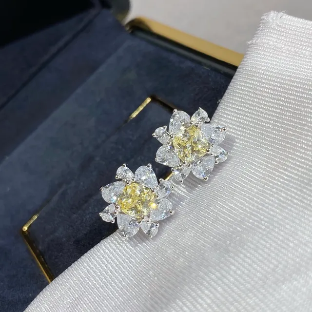 Yellow Gold Flower-Shaped Cluster Central Gem Earrings 7