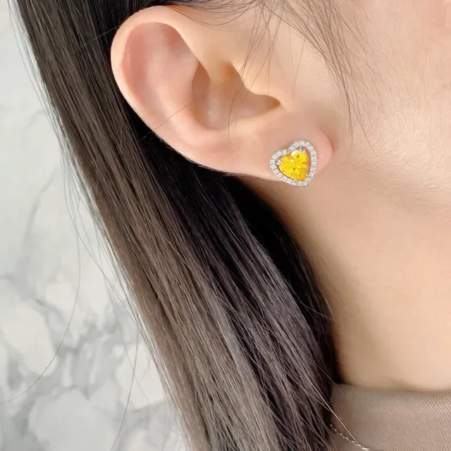 Yellow Silver Heart-Shaped Pendant Halo-Set Clear Stones Necklace 3
