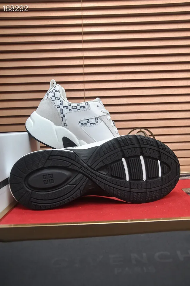 Givenchy City Sport Monogrammed gris Lifestyle Sneakers 2