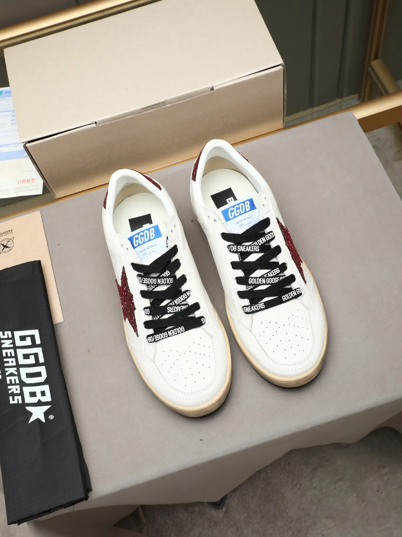 Golden Goose Ball Star Tênis Lifestyle Branco Vermelho Brilho Estrela 3