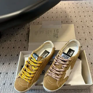 Golden Goose Super-Star 棕色麂皮生活球鞋