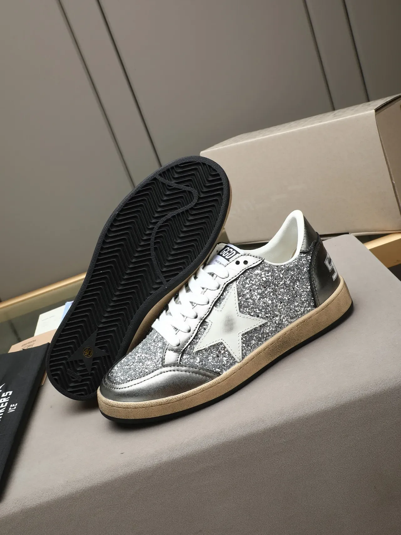 Golden Goose Superstar Brilhante Prateada Estrela Tênis Lifestyle 4