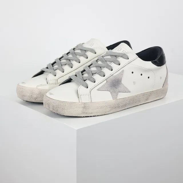 Golden Goose Superstar sneakers lifestyle en cuir blanc usé 2