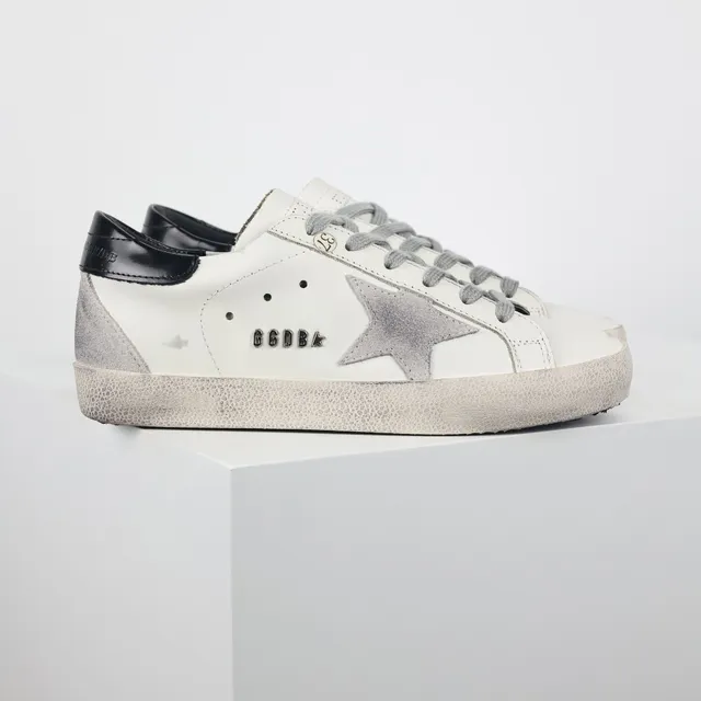 Golden Goose Superstar sneakers lifestyle en cuir blanc usé 3