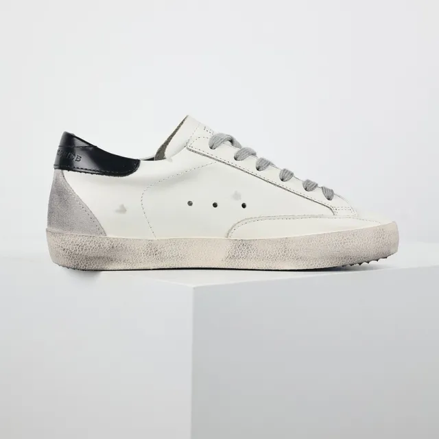 Golden Goose Superstar sneakers lifestyle en cuir blanc usé 7