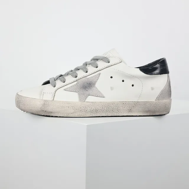 Golden Goose Superstar sneakers lifestyle en cuir blanc usé 9