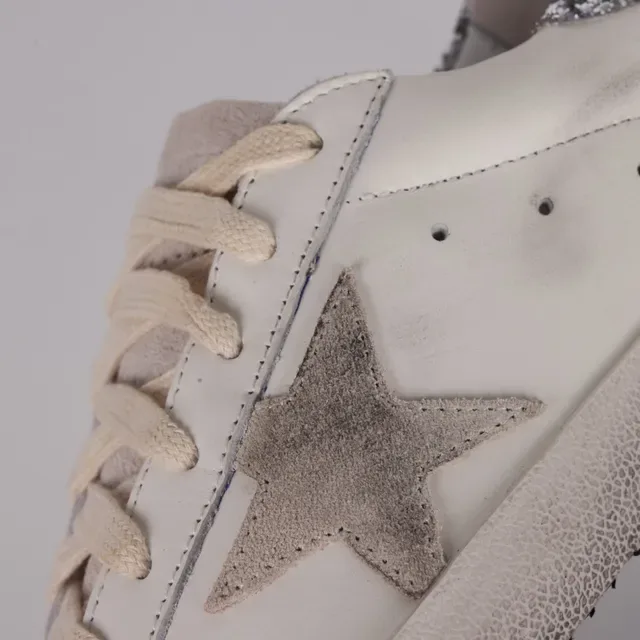Golden Goose Superstar Sneakers Lifestyle Blancs Argent Cuir Distressed Glitter Heel Tab 6