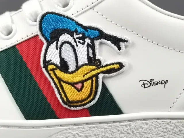 Gucci Ace Disney Donald Duck Chaussures Lifestyle Blanc Vert Rouge 2