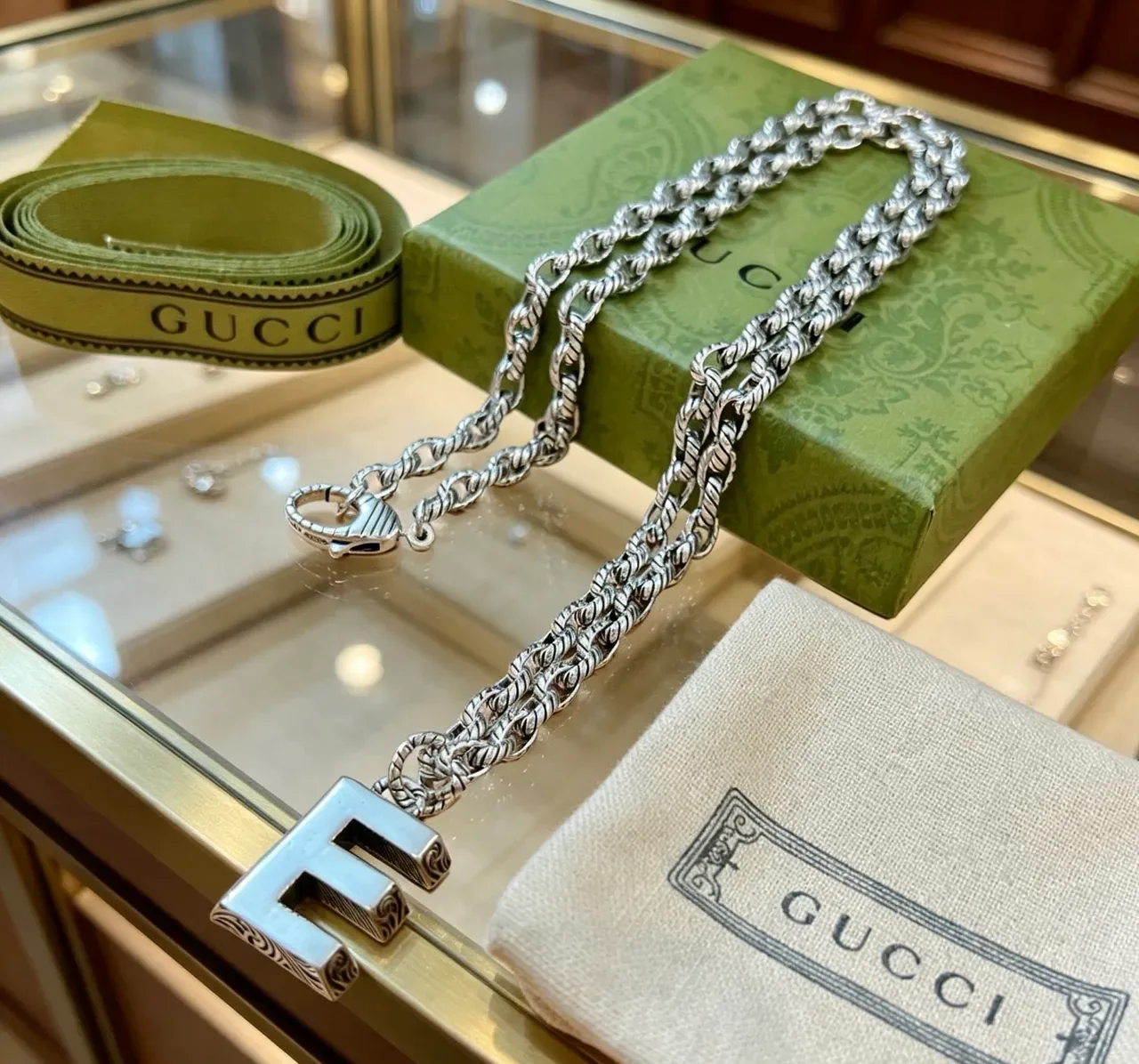 Gucci Alphabet Collection Silver Twisted-Link 'E' Pendant Necklace 2