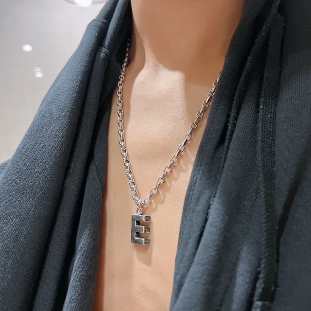 Gucci Alphabet Collection Silver Twisted-Link 'E' Pendant Necklace 4