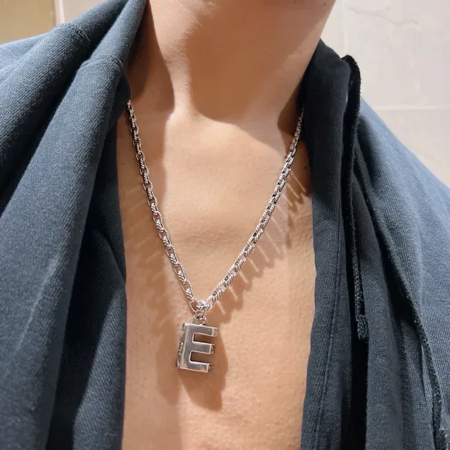 Gucci Alphabet Collection Silver Twisted-Link 'E' Pendant Necklace 5