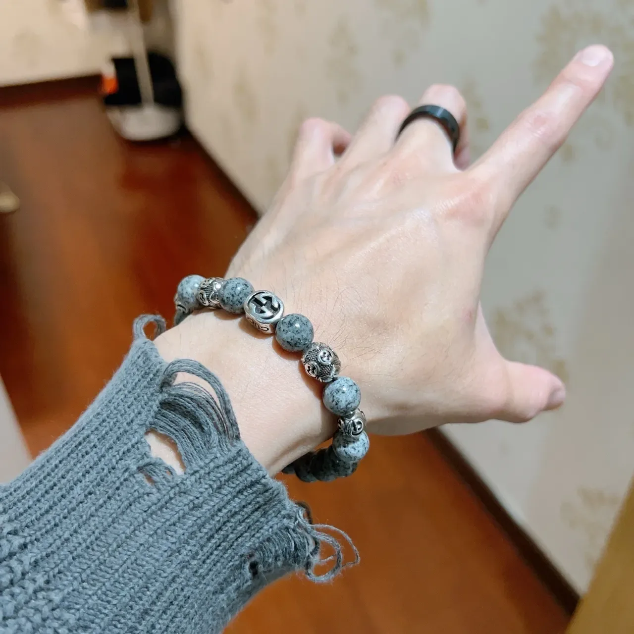 Gucci Beaded Bracelet Gray Silver Stretch Speckled Stone Beads Bracelet 8