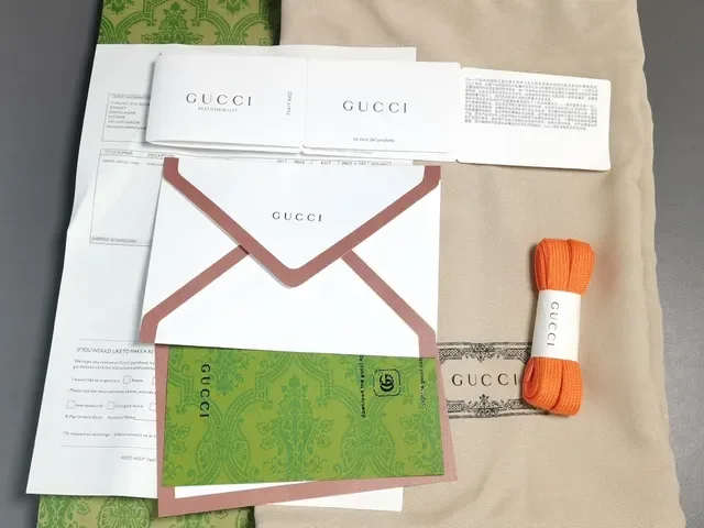 Gucci Beige Vert Baskets Lifestyle Basses en Toile Monogrammées 2