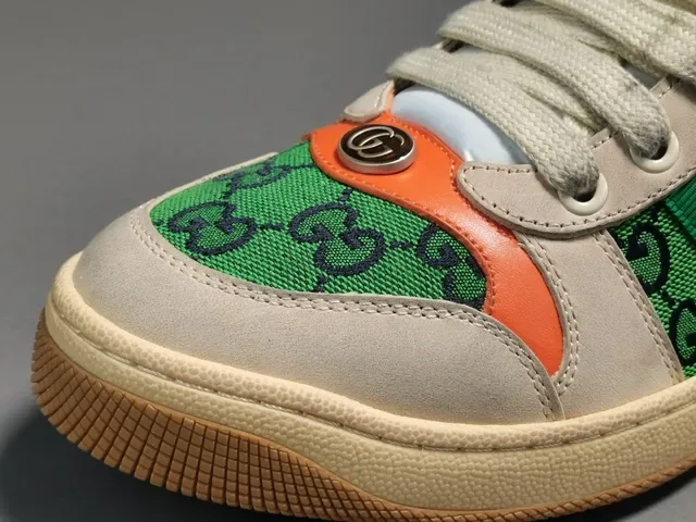 Gucci Beige Vert Baskets Lifestyle Basses en Toile Monogrammées 7