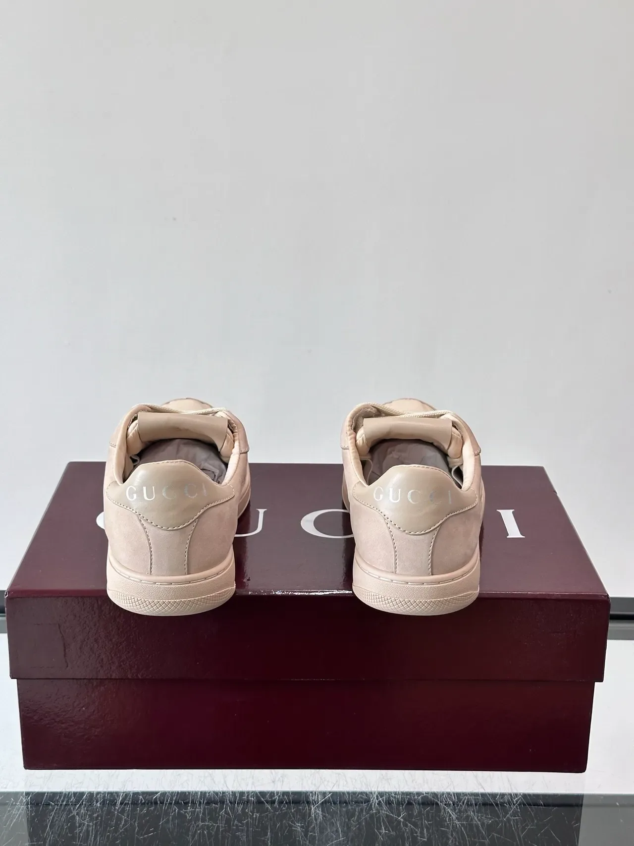 Gucci Beige Navy Low-Top Leather-and-Synthetic Upper Lifestyle Sneakers 3