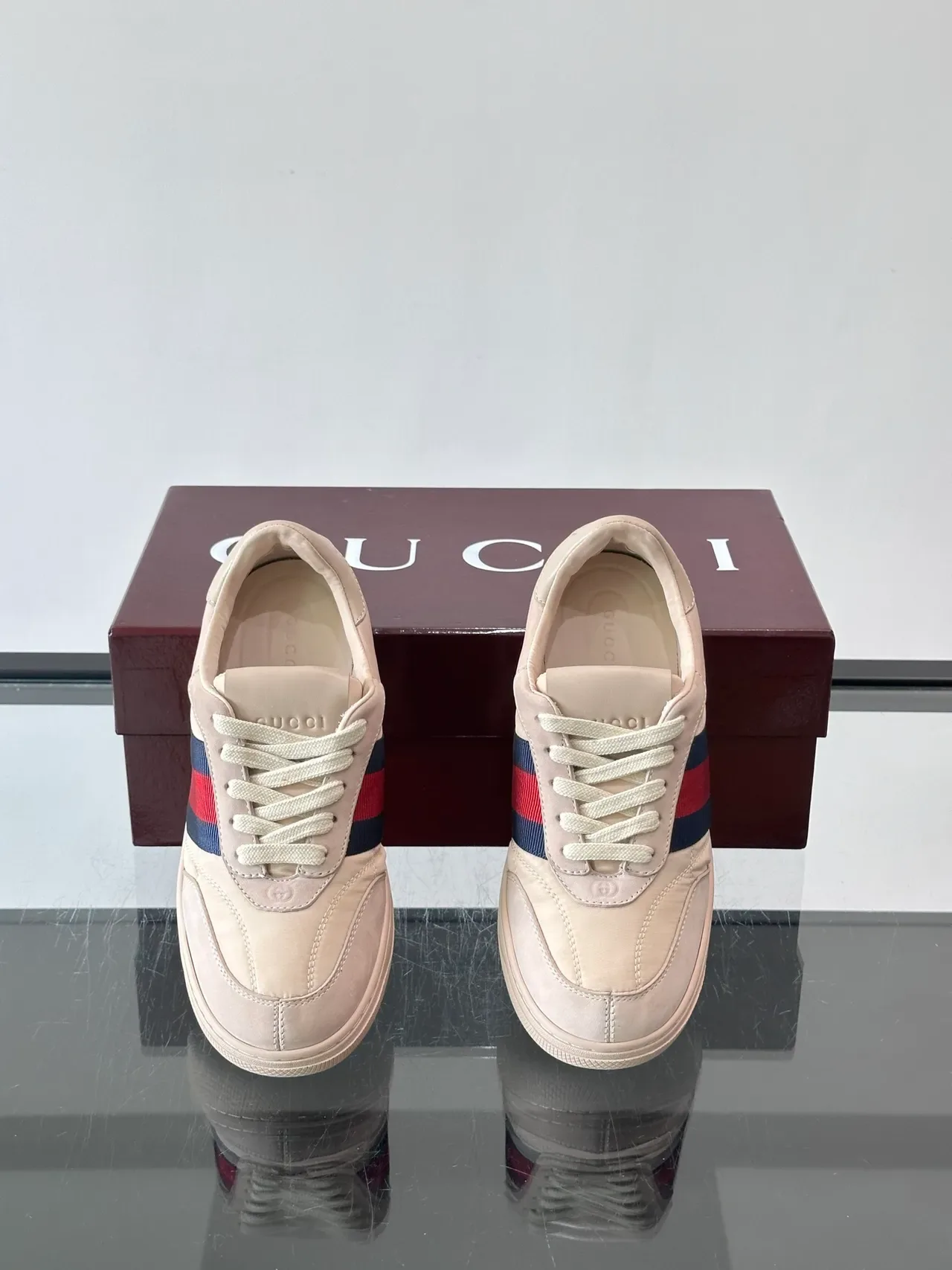 Gucci Beige Navy Low-Top Leather-and-Synthetic Upper Lifestyle Sneakers 4
