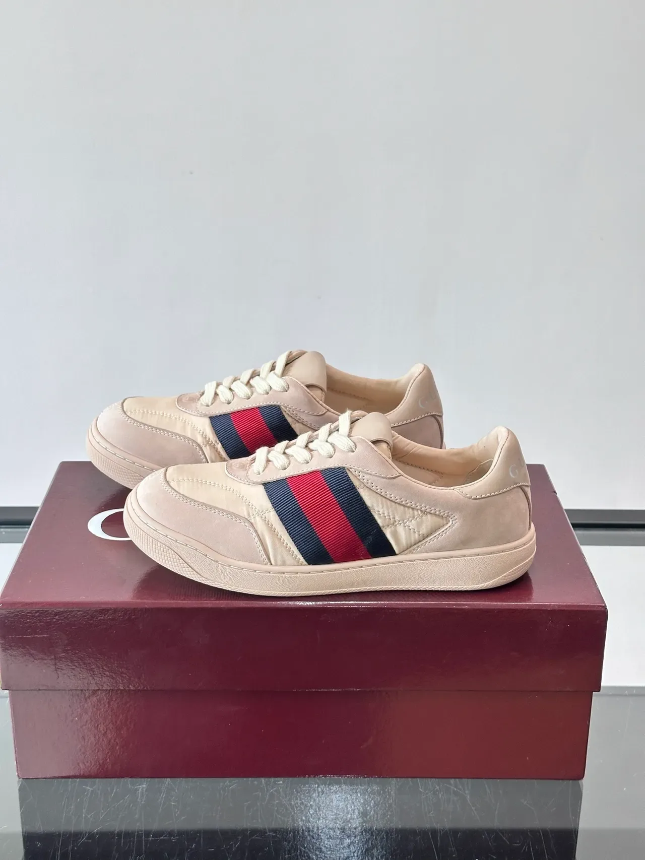Gucci Beige Navy Low-Top Leather-and-Synthetic Upper Lifestyle Sneakers 5
