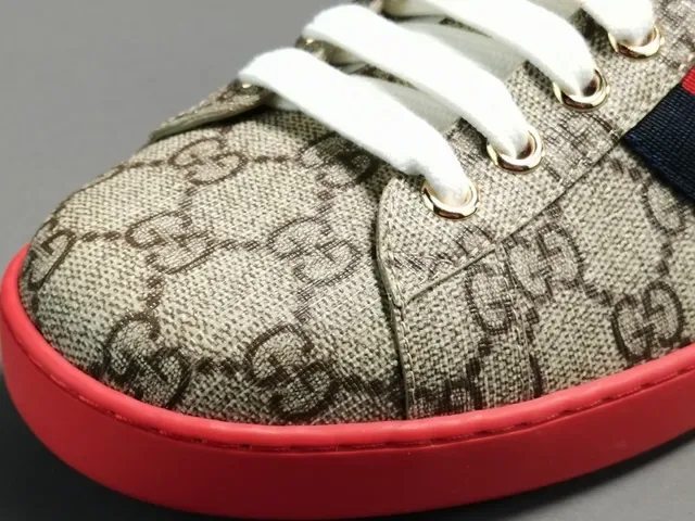 Gucci Beige Red GG Supreme Canvas Web Stripe Detail Lifestyle Sneakers 4