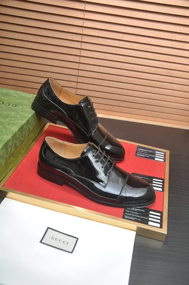 Gucci Sapatos Oxford Preto com cap-toe 4