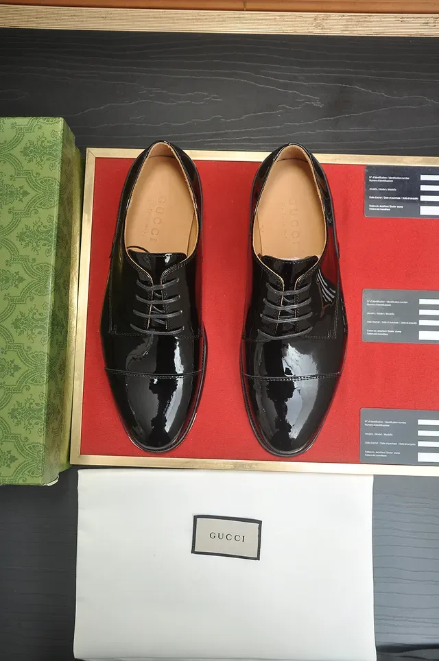 Gucci Sapatos Oxford Preto com cap-toe 5