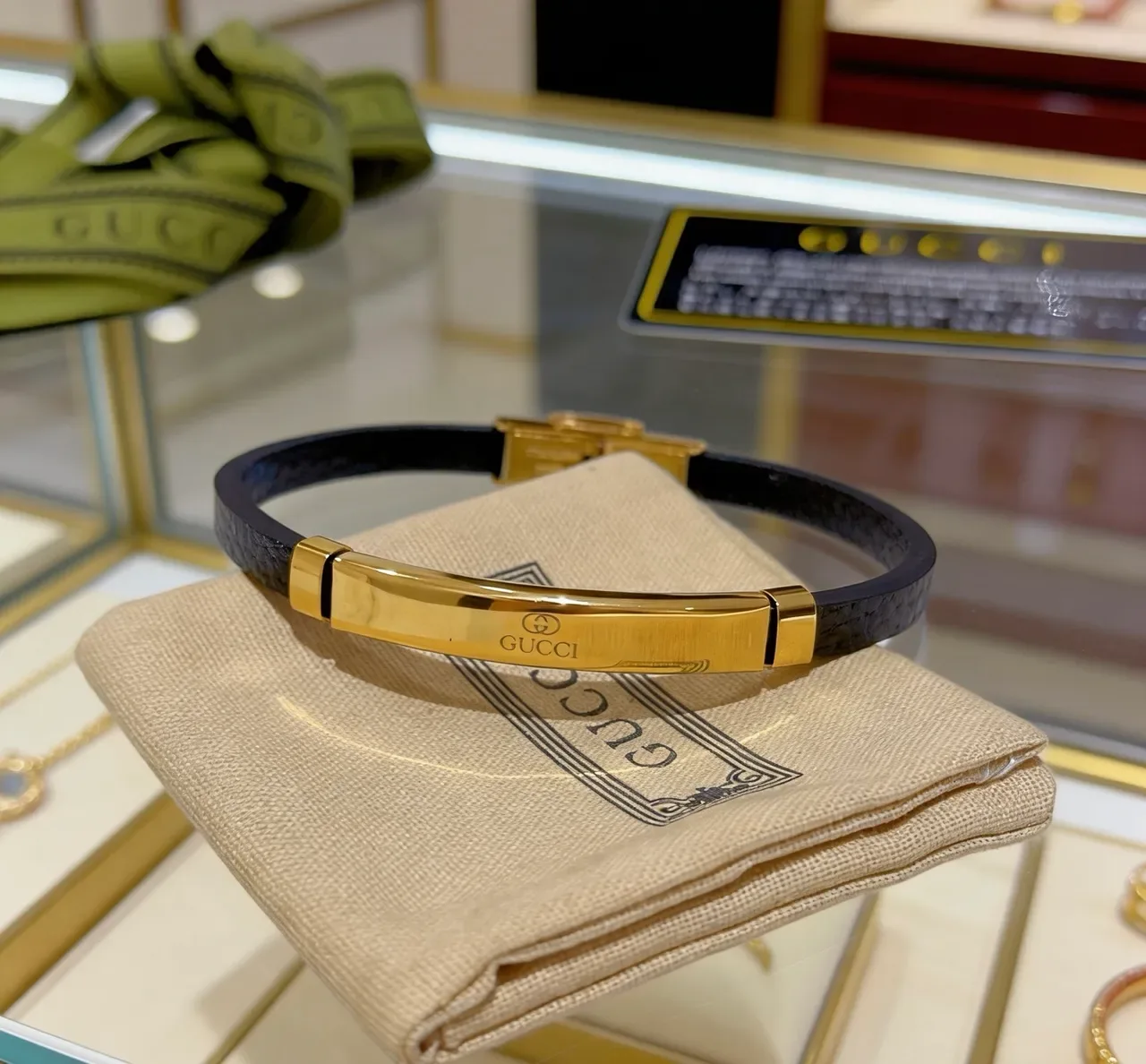 Gucci Black Leather and Gold-Tone Metal Bracelet 4