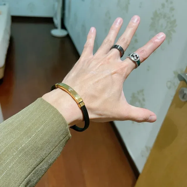 Gucci Black Leather and Gold-Tone Metal Bracelet 5