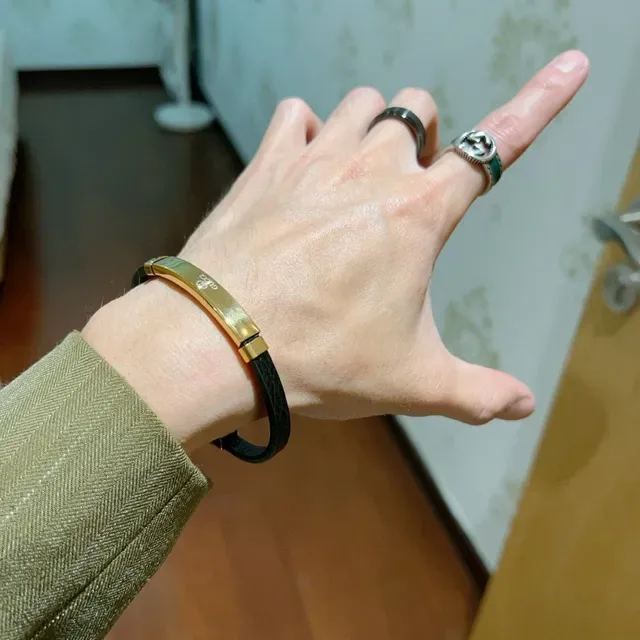 Gucci Black Leather and Gold-Tone Metal Bracelet 8