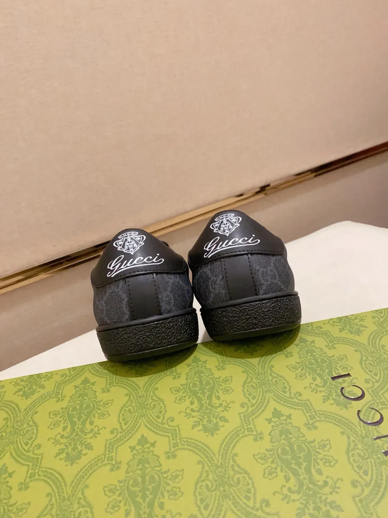 Gucci Sneakers Lifestyle Monogramme Noir Canvas avec Toe Cap Cuir 4