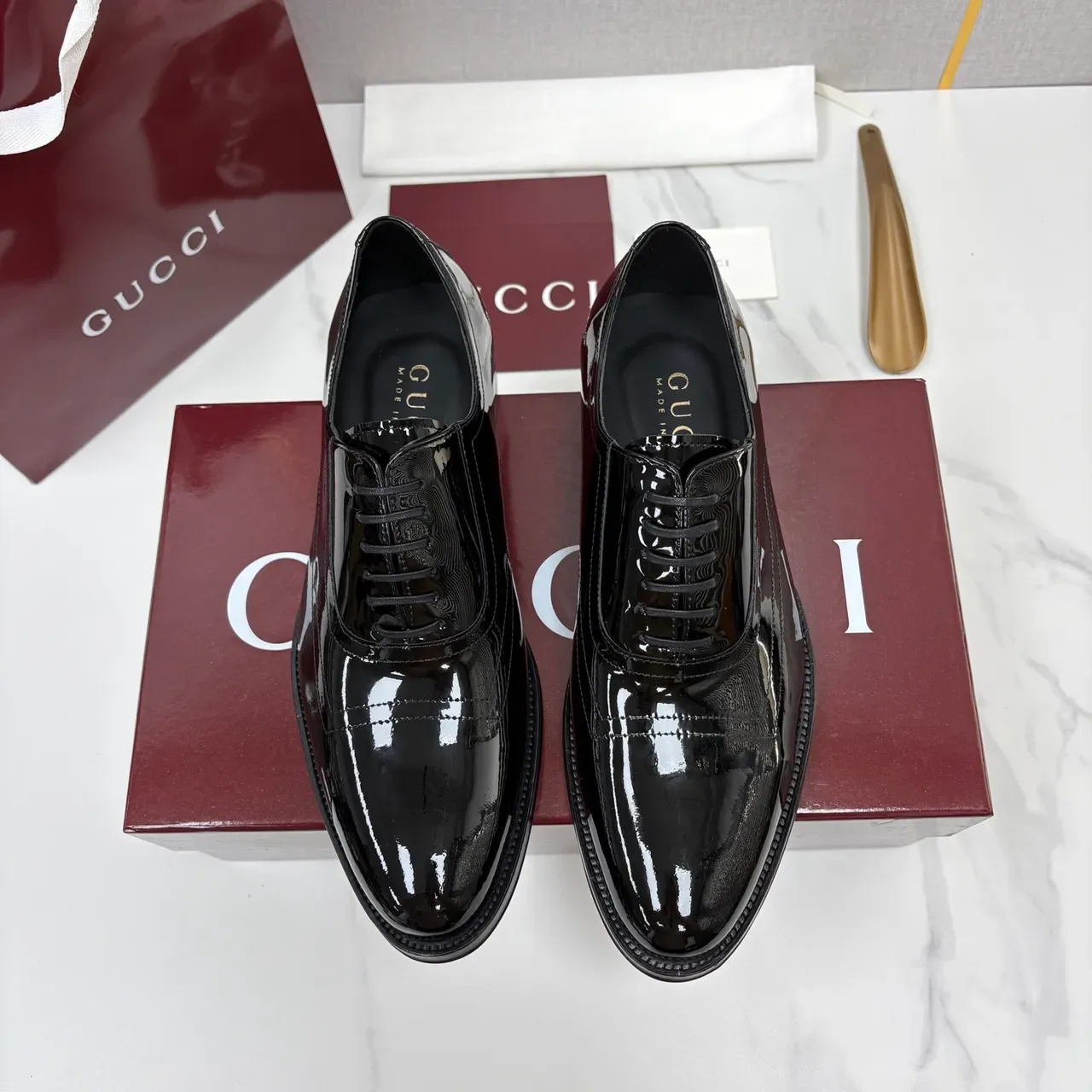 Gucci Sapatos Oxford de Couro Patentado de Ponta de Tapa Preto 5