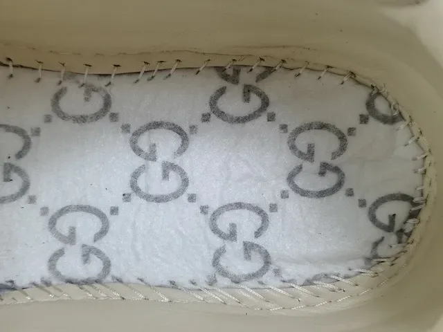 Gucci Tênis Chunky Pretos e Brancos com Upper de Couro em Camadas e Sola Esculpida 2