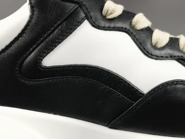 Gucci Tênis Chunky Pretos e Brancos com Upper de Couro em Camadas e Sola Esculpida 6